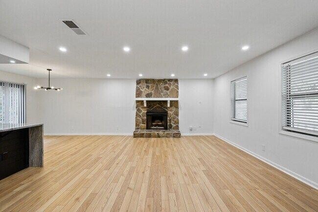 Building Photo - 1520 Springwood Dr SE