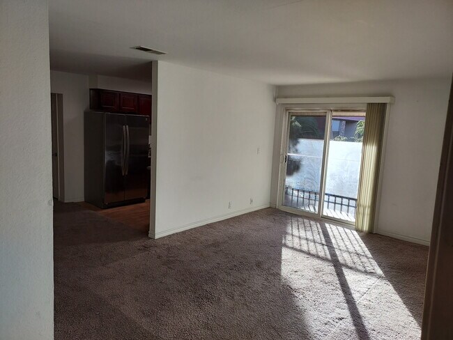 Building Photo - 4918 River Glen Dr