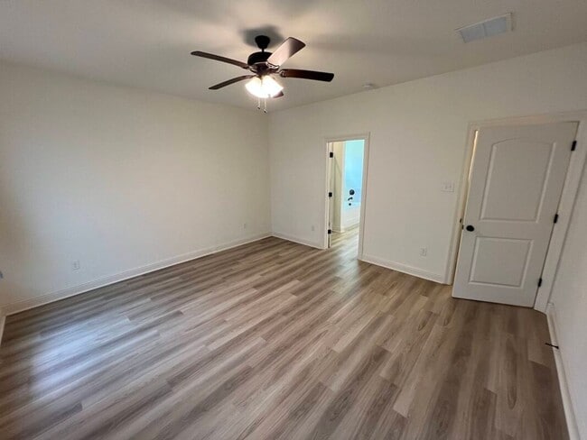 Building Photo - Trendy, 3 bedroom, 2 bath home in coveted Kenilworth Crossing Community near LSU