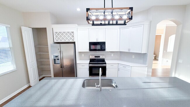 Building Photo - 4002 SW Jarmer Rd