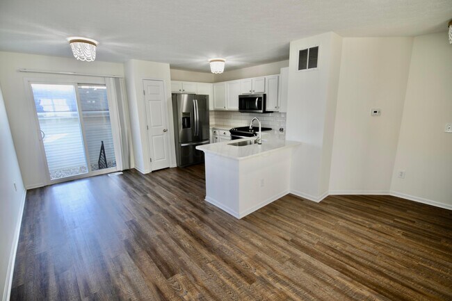 Building Photo - 8330 Bruntsfield Rd