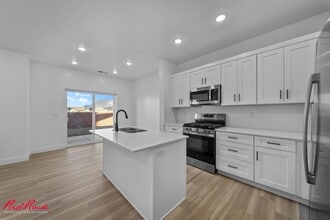 Building Photo - 1037 E Malibu Ln