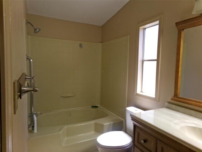 Building Photo - 1603 Tierra Alto St