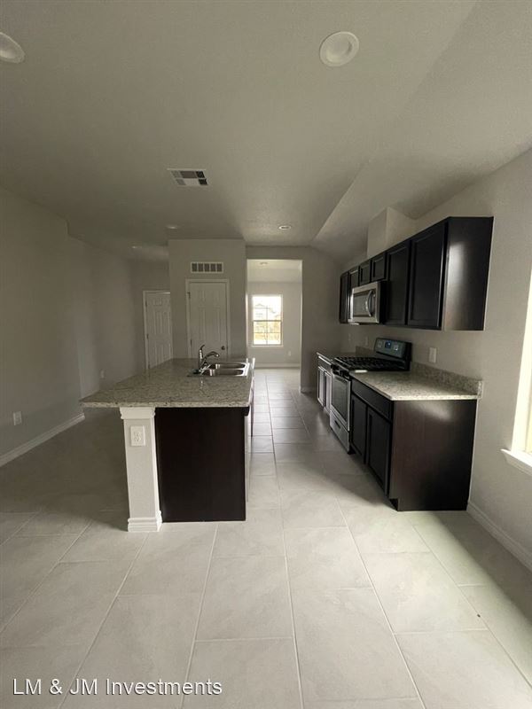 Building Photo - 2317 Restful Ln