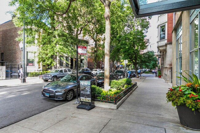 Building Photo - 121 W Chestnut St