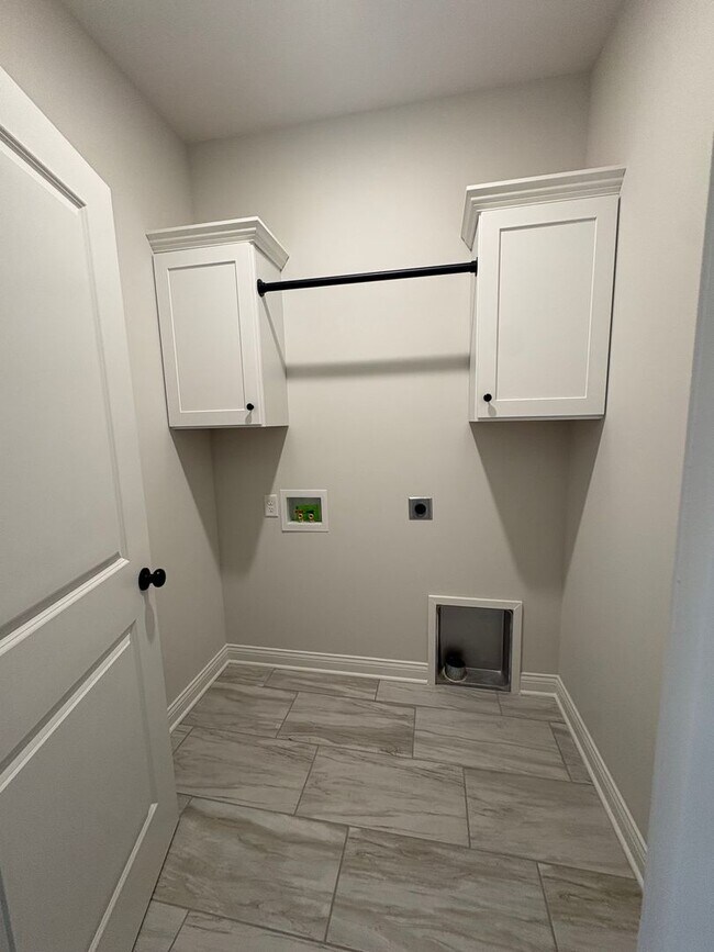 Building Photo - For Rent