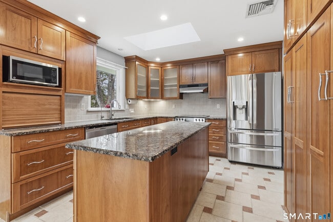 Building Photo - 2 Rockyfield Rd