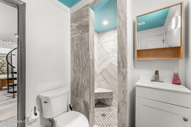 Building Photo - 1557 Hillcrest Dr