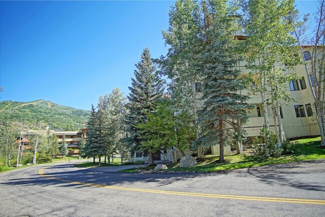 Building Photo - 2755 Waterstone Ln