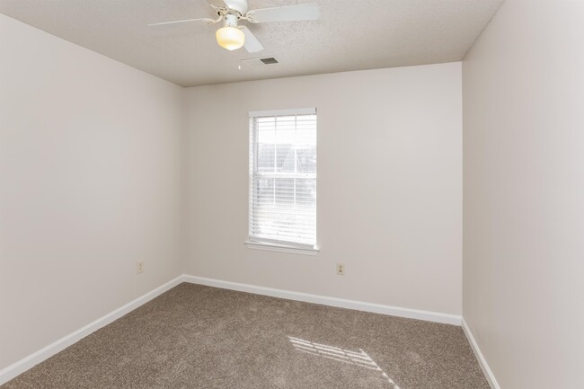 Building Photo - 4490 Cedar Ridge Ln
