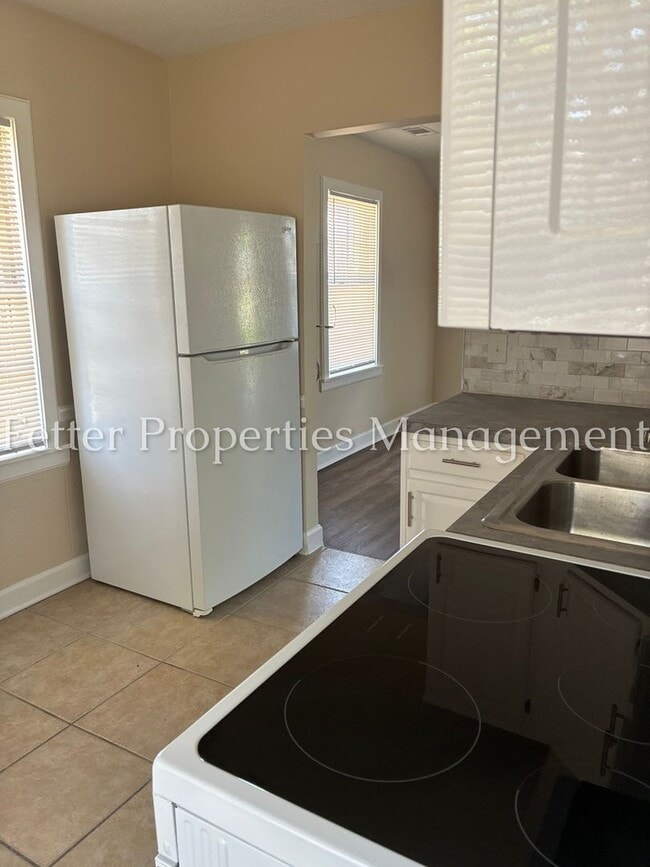 Building Photo - Summer Special! First Month's Rent Free!