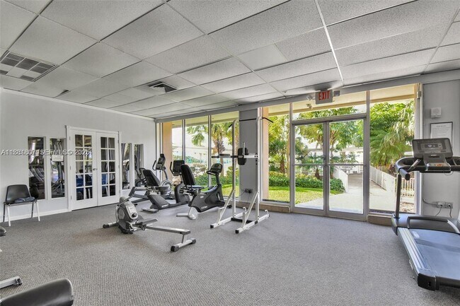 Building Photo - 300 Bayview Dr