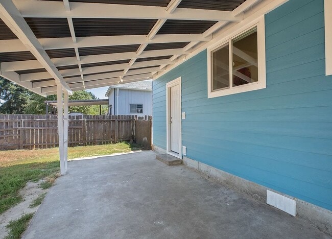 Building Photo - 271 Jennings St