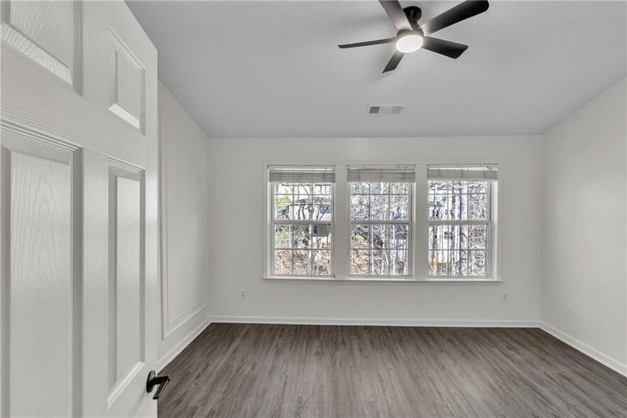 Building Photo - 9155 Nesbit Ferry Rd