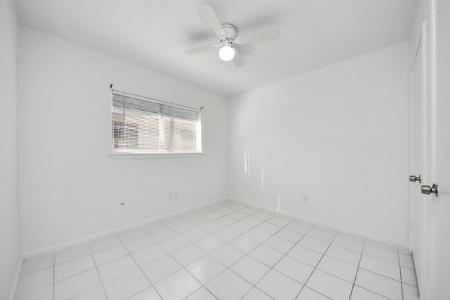 Building Photo - 10011 Berry Limb Dr