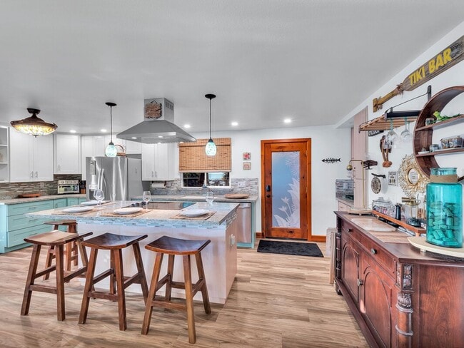 Building Photo - Oceanfront Estate: The Honolii Hale