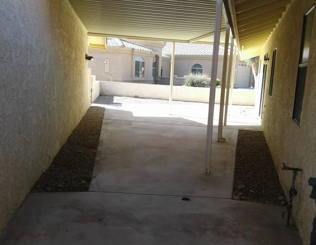 Building Photo - Duplex 2/2/1 - Long term - unfurnished