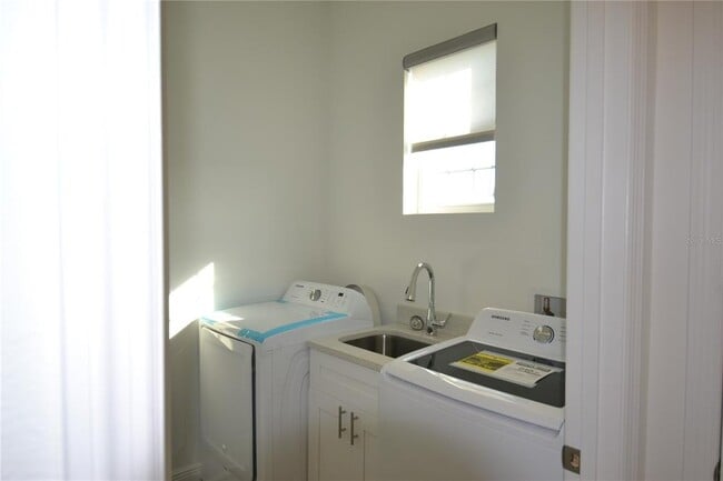 Building Photo - 5732 Biscayne Ct