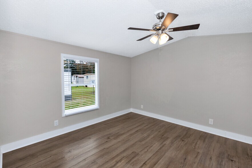 Building Photo - 415 W Limestone Rd