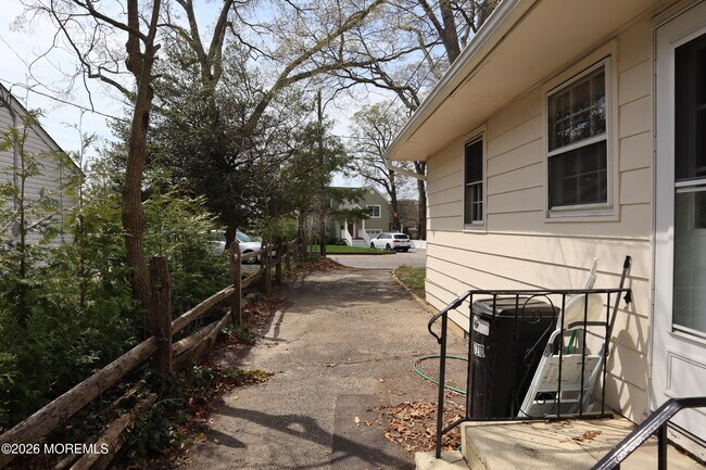 Building Photo - 721 Burnt Tavern Rd