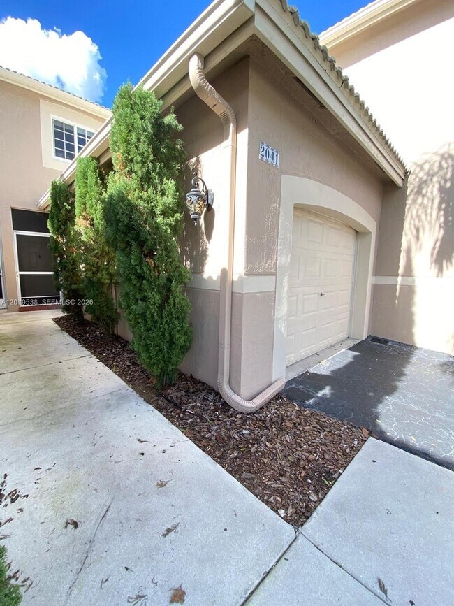 Building Photo - 2041 Pompeii Ct