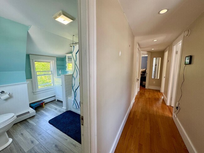 Building Photo - $3,900 - 3BD/2BA Single Family Home - Falmouth w/ Heated 2-Car Garage, W/D & Large Backyard! Avai...