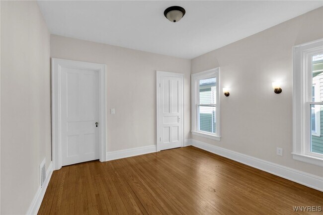 Building Photo - 146 Lancaster Ave