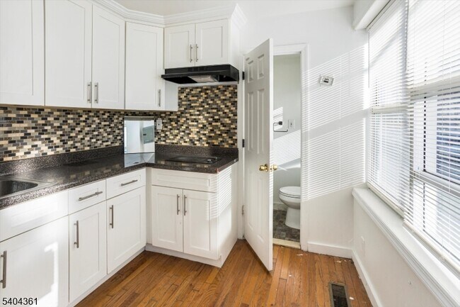 Building Photo - 29 William St