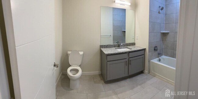 Building Photo - 611 Lorhan Dr