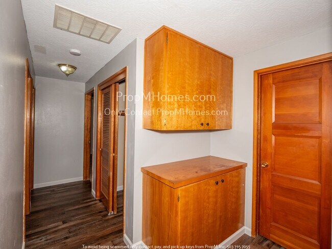 Building Photo - Charming Three Bedroom Ranch In Oak Grove w/ Lawn Care Included!
