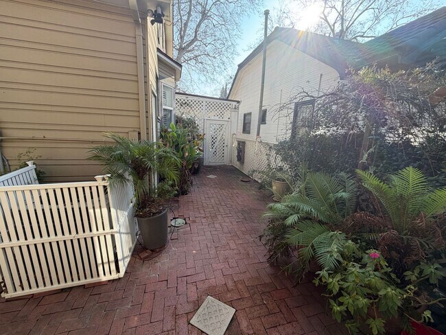 Building Photo - East Sacramento Home | 3 bedroom / 2 bathroom |1 bedroom 1 bath ADU | Available Now!