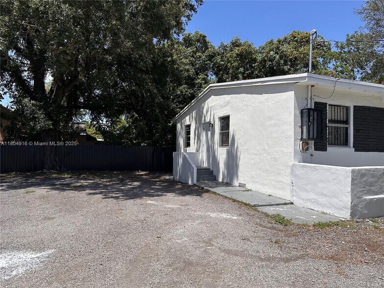 Building Photo - 2335 NW 43rd St