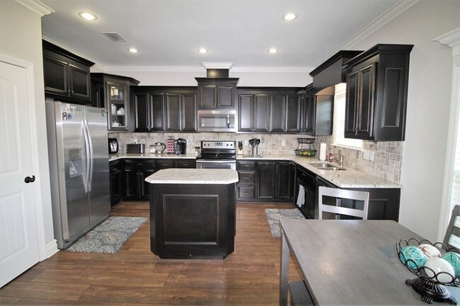 Building Photo - Beautiful and Convenient 3BR/2BA Home near Moody Airforce Base in Valdosta, GA