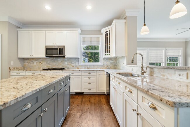 Building Photo - 30135 Porter Dr