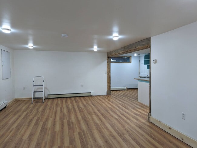 Building Photo - 1327 6th Ave