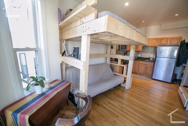 Building Photo - 26 Pinckney St