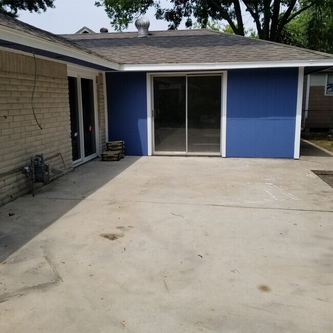 Building Photo - 2026 Beaver Bend Rd