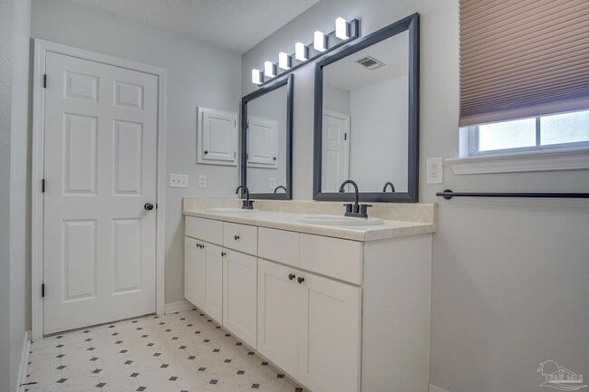Building Photo - 2136 Ainsdale Ct