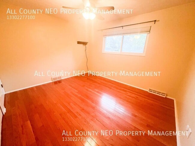 Building Photo - 8988 Birchwood Dr