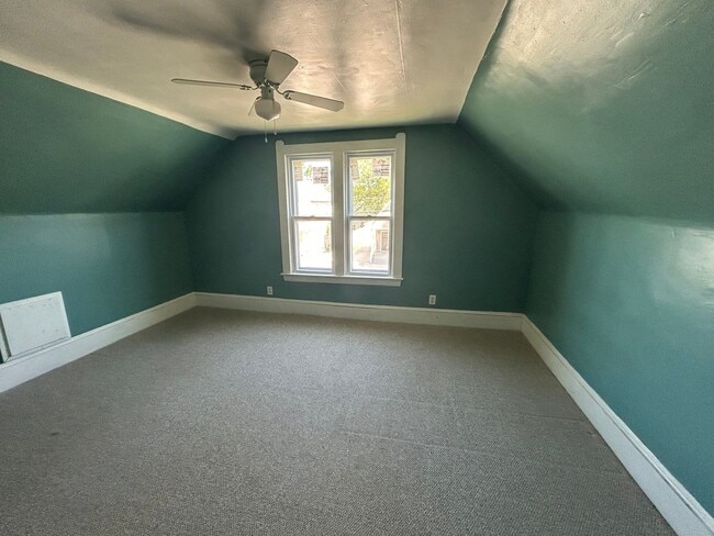 Building Photo - 3 bedroom Single Family House