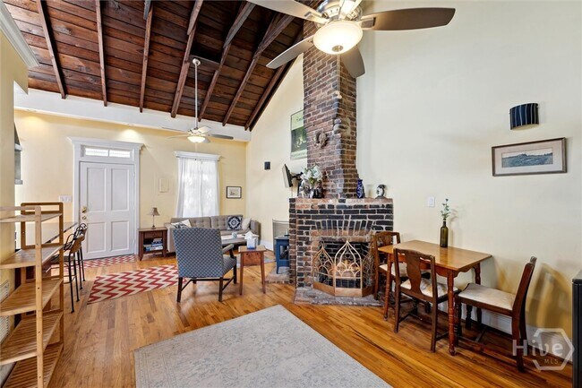 Building Photo - 526 E Charlton St