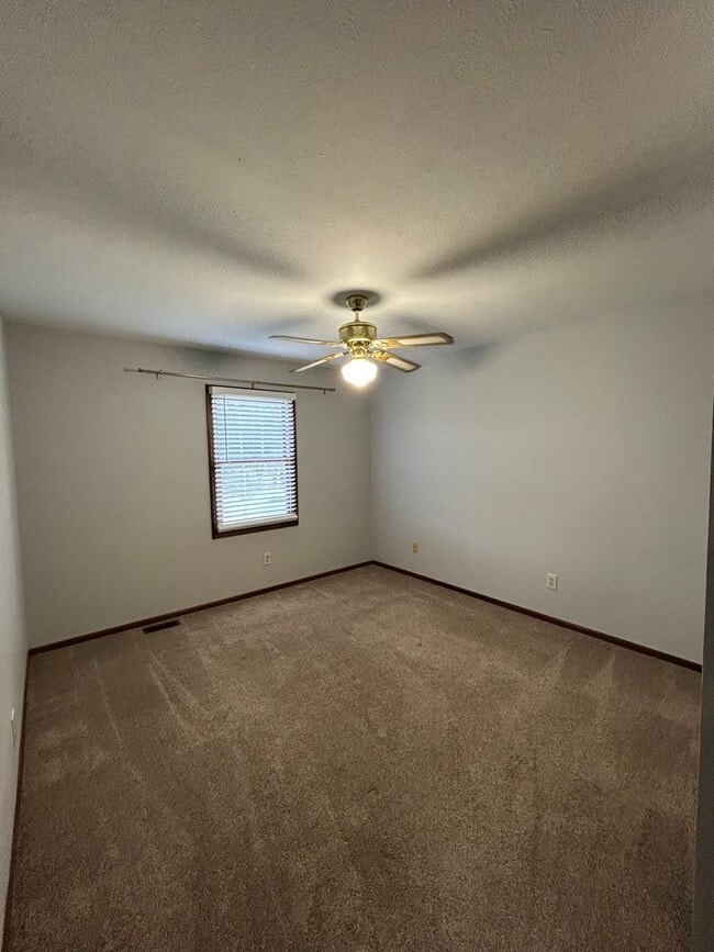 Building Photo - 8659 Groveside Dr