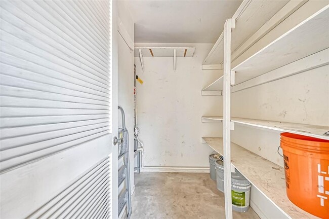 Building Photo - 2223 Kinbrook Dr