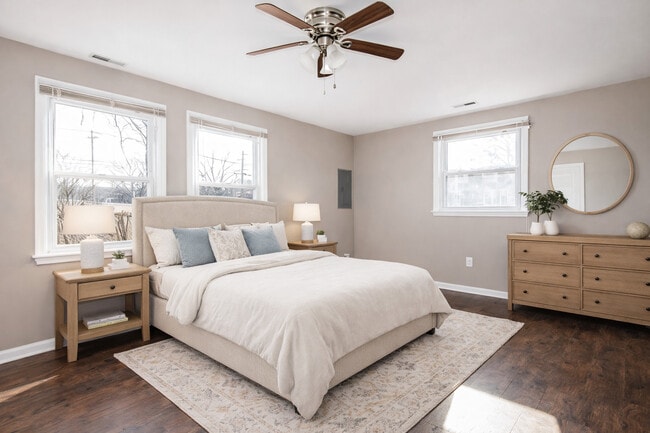 Building Photo - 480 W Grand Ave