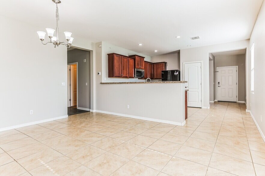 Building Photo - 7515 W Irwin Ave