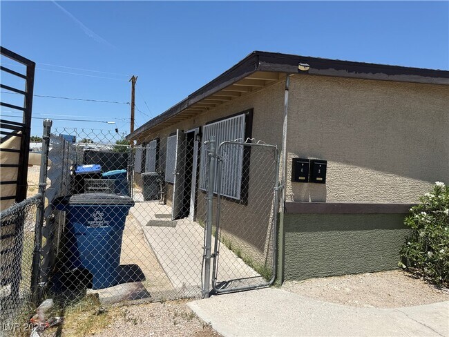 Building Photo - 2519 N McCarran St