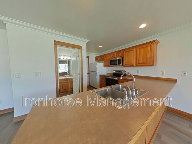 Building Photo - 5471 Glenellen Dr