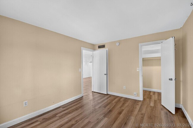 Building Photo - 1505 Crescent Cir