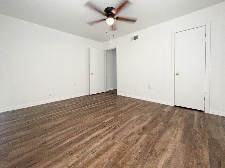 Building Photo - 3812 Pine Ave