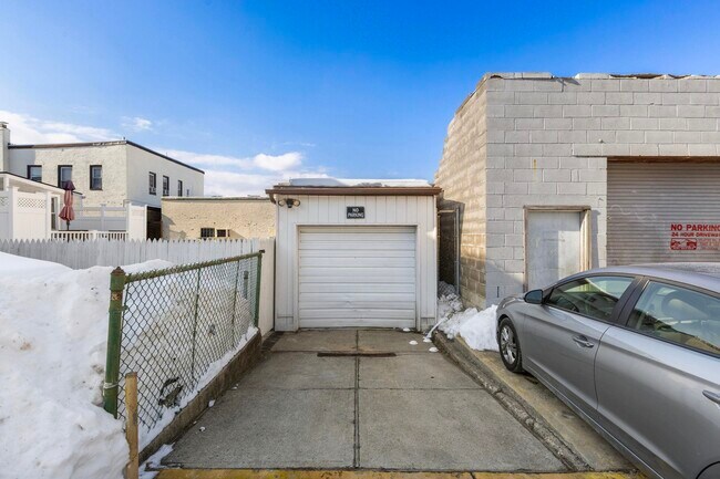 Building Photo - 600 67th St